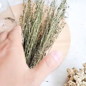 Bunga Kering Alami: Menghias Dekorasi Meja dengan Bunga Remason