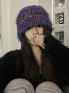 หมวกถักหนาสำหรับผู้หญิงในฤดูหนาว หมวกถักหนาแบบสวมหู ทรงหน้าเล็ก หมวกถักขนสัตว์แบบลำลอง หมวกถักขนสัตว์แบบสวมหูสำหรับผู้หญิง