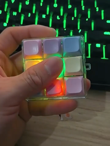 Mini Keyboard Keychain Toy Colorful Light-Up Version 1/4/9 Keys Led Decompression Keycap Button Toys
