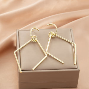 Long Geometric Metal Ear Cuffs Face Slimming Fashionable Elegant Holeless Ear Jewelry for Women Fresh out New Style