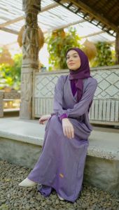 NIBRAS GAMIS DAN KOKO COUPLE TERBARU - HABIBA & HABIBI\\n\\n Gamis dan Koko Couple Terbaru\\n\\nKoko couple elegan dan pakaian Muslim couple adalah pilihan yang sempurna bagi pasangan yang ingin tampil modis dan elegan dalam acara-acara penting seperti pernikahan. Desain gamis modern dan koko couple terbaru menawarkan berbagai pilihan gaya yang menarik dan sesuai dengan selera beragam pasangan.\\n\\n Desain Gamis Modern\\n\\nDesain gamis modern memberikan sentuhan modern pada busana tradisional Muslim, dengan detail dan warna yang menarik. Beberapa desain gamis modern yang populer termasuk:\\n\\n- Gamis dengan aksen bordir\\n- Gamis dengan detail renda\\n- Gamis dengan model long dress\\n\\n Koko Couple Elegan\\n\\nKoko couple elegan menawarkan gaya yang modis dan elegan bagi pasangan Muslim. Beberapa model koko couple terbaru yang populer termasuk:\\n\\n- Koko couple dengan detail bordir\\n- Koko couple dengan warna-warna netral\\n- Koko couple dengan model long coat\\n\\n Pakaian Muslim Couple\\n\\nPakaian Muslim couple adalah pilihan yang sempurna bagi pasangan Muslim yang ingin tampil modis dan elegan dalam acara-acara penting. Beberapa jenis pakaian Muslim couple yang populer termasuk:\\n\\n- Gamis dan koko couple\\n- Jilbab dan koko couple\\n- Gaun dan koko couple\\n\\n Bagaimana Memilih Koko Couple untuk Pernikahan\\n\\nMemilih koko couple untuk pernikahan bisa menjadi tantangan bagi pasangan Muslim. Berikut beberapa tips memilih gamis dan koko couple untuk pernikahan:\\n\\n Tips Memilih Gamis dan Koko Couple\\n\\n- Sesuaikan dengan tema pernikahan\\n- Pilih warna yang cocok dengan warna kulit\\n- Pilih desain yang sesuai dengan bentuk tubuh\\n\\n Koko Couple Terbaik untuk Pernikahan\\n\\nBeberapa koko couple terbaik untuk pernikahan termasuk:\\n\\n- Koko couple dengan detail bordir\\n- Koko couple dengan warna-warna netral\\n- Koko couple dengan model long coat\\n\\n Mengenal Habibah dan Habibie\\n\\nHabibah dan Habibie adalah pasangan Muslim yang populer di Indonesia. Mereka dikenal sebagai tokoh inspiratif dalam dunia fashion Muslim.\\n\\n Siapa Habibah dan Habibie?\\n\\nHabibah dan Habibie adalah pasangan Muslim yang dikenal sebagai tokoh inspiratif dalam dunia fashion Muslim. Mereka sering menghadiri acara-acara penting dan tampil modis dengan pakaian Muslim couple.\\n\\n Mengapa Mereka Penting?\\n\\nHabibah dan Habibie menjadi inspirasi bagi banyak pasangan Muslim di Indonesia untuk tampil modis dan elegan dengan pakaian Muslim couple. Mereka membantu meningkatkan kesadaran tentang fashion Muslim dan membuka peluang baru bagi desainer dan produsen pakaian Muslim.\\n\\n Inspirasi Fashion Koko Couple\\n\\nFashion koko couple adalah salah satu tren fashion Muslim yang populer saat ini. Berikut beberapa inspirasi fashion koko couple:\\n\\n Gamis dan Koko Couple Terbaru\\n\\nBeberapa gamis dan koko couple terbaru yang populer termasuk:\\n\\n- Gamis dengan aksen bordir dan koko couple dengan detail bordir\\n- Gamis dengan detail renda dan koko couple dengan warna-warna netral\\n- Gamis dengan model long dress dan koko couple dengan model long coat\\n\\n Trend Fashion Muslim Couple\\n\\nBeberapa trend fashion Muslim couple saat ini termasuk:\\n\\n- Pakaian Muslim couple dengan desain modern\\n- Pakaian Muslim couple dengan warna-warna cerah\\n- Pakaian Muslim couple dengan aksen bordir dan renda\n}