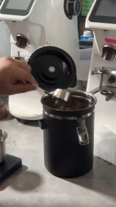 ส่งจากกรุงเทพท้องถิ่น ถังเก็บอาหารสัตว์เลี้ยง สแตนเลส304 เกรดอาหาร ปิดผนึกกันความชื้น สำหรับแมว/สุนัข/สัตว์เลี้ยงแมลง ขนาด1.2/1.5/1.8L แช่แข็งแห้งอาหาร