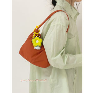 กระเป๋าผ้าใบผู้หญิงฤดูร้อน 2025 กระเป๋าสะพายข้างแบบลำลองใหม่ กระเป๋าสะพายข้างแบบสะพายไหล่เดียว ลายดอกไม้ กระเป๋าสะพายข้างแบบอินส์