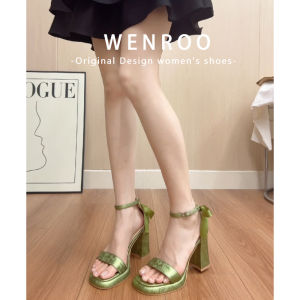 รองเท้าแตะผู้หญิงส้นสูงผ้าไหมสไตล์จีนฤดูร้อนใหม่ รองเท้าส้นหนาแบบหัวเข็มขัด รองเท้าส้นสูงแบบสวมสบาย สไตล์เกาหลี