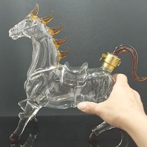 Bình Rượu 12 Con Giáp mẫu con ngựa chiến 1100ML (ngọ) - Vỏ Chai Rượu 12 Con Giáp - Bình Đựng Rượu Thủy Tinh làm quà tặng (E12)
