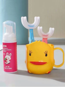 แปรงสีฟันแบบ U เย็นน่ารักสำหรับเด็ก อุปกรณ์ทำความสะอาดปากด้วยมือแบบนุ่มสำหรับเด็กอายุ 2-3-6-12 ปี ด้ามจับไนลอน วัสดุพลาสติก