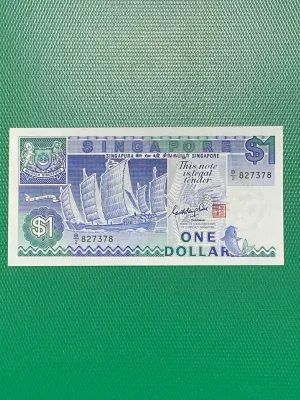 8H8T Singapore One Dollar Note with sailing ship design serial number 827378.