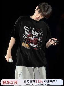 เสื้อยืดแขนสั้นลายการ์ตูนสไตล์อเมริกันย้อนยุคสำหรับผู้ชายและผู้หญิง ฤดูร้อนปี 2025 เสื้อตัวบนคอตตอนทรงหลวม