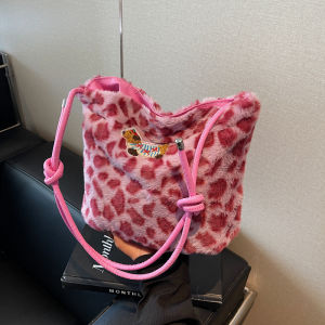 Winter Large Capacity Plush Tote Bag Womens Fashionable Fur Shoulder Bag Retro Style Commuter Bucket Bag Soft Polyester