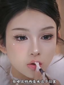 Double-Headed Lip Liner Outlines Lip Shape Double-Headed Long-Lasting Lip Liner Color Development Brush Lipstick Matte Portable PUCO 双头防水持久唇刷