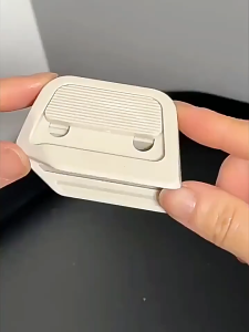 Pisau Unboxing Aman dengan Fitur Rebound Otomatis Desain Magnetik untuk Penyimpanan di Kulkas Pisau Portabel Anti Lengket