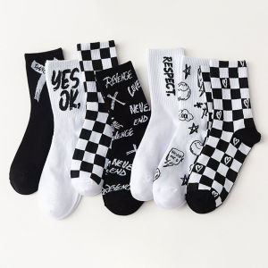 7 Pairs of Fashionable Black and White Checkerboard Pattern Mens Socks Harajuku Retro Soft and Comfortable Outdoor Couple Socks