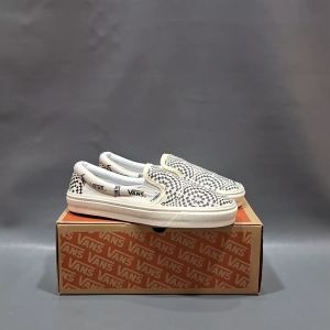 SEPATU VANS21 SLIP ON VAULT OG ANAHEIM VERTIGO KREM PUTIH KANVAS 36-43