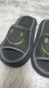 พร้อมส่งในไทย Tohome รองเท้าถูพื้น ลายหน้ายิ้ม แบบถอดพื้นได้ มีไซต์ใหญ่ 39-44