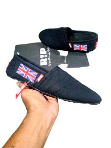 slip-on pria dan wanita/sepatu bukan Wakai bukan tom/sepatu slip-on brand lokal Tangerang indonesia