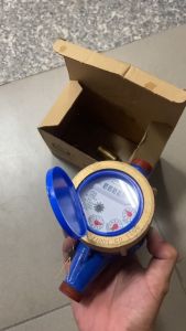 đồng hồ nước đo lưu lượng nước chất liệu bằng Gang DN 15  (phi 21) BH 12 tháng