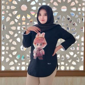 Kaos Atasan Wanita Oval Motif Labubu Kain Katun Combad Adem