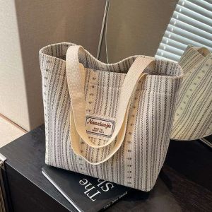 กระเป๋าผ้าใบลายทางสไตล์ญี่ปุ่นสำหรับผู้หญิง กระเป๋าสะพายไหล่แบบลำลอง กระเป๋าใส่หนังสือ กระเป๋าใส่ของสำหรับเดินทาง กระเป๋าสะพายข้างแบบลำลอง