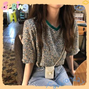 LHMonday มาใหม่ เสื้อเเเฟชั่นผู้หญิง ลายดอกสุดน่ารัก คอกลม งานสบายไม่ซ้ำใคร ผ้านิ่ม ลุคไหนก็เอาอยู่ Socute สวยไม่ซํ้าใคร งานมินิมอลเเบบนี้ รีบไป ตําเลยเเกคุ้มมาก