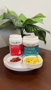 Combo Coenzyme Q10 Healthy Care 150mg 100 Viên & Dầu Cá Herbs of Gold Fish Oil 1000 200 Viên – Hỗ Trợ Tim Mạch Tăng Cường Sức Khỏe