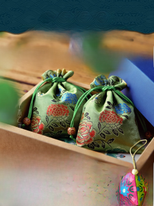 Aromatherapy Pillow Mist Natural Lavender And Frankincense Sleep Aid Herbal Sachet for Bedroom Relaxing Essential Oil Diffuser