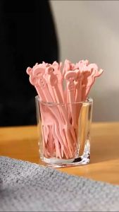 50pcs Plastic Fruit Forks Disposable Forks Bistro Cocktail Forks Tasting Appetizer Forks Set with Box Kid Fruit Forks Portable Salad Fruit Forks Mini Cake Forks