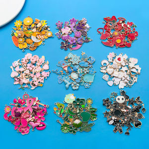 จี้แฟชั่นสไตล์โลหะผสมเคลือบสีสันสดใส 270 ชิ้น สร้อยข้อมือ DIY สร้อยคอ ต่างหู อุปกรณ์ทําเครื่องประดับ