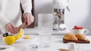 Bộ 1/2/4 Cốc Thủy Tinh Có Gân Có Tay Cầm Và Nắp Dung Tích 760ML Kiểu Dáng Hiện Đại Dùng Được Cho Đồ Uống Nóng Và Lạnh Kèm Ống Hút Thân Thiện Với Môi Trường Hình Tròn Thích Hợp Cho Tiệc Tùng