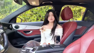 【จัดส่งจากกรุงเทพ】ปั๊มลมไร้สาย(จอใหญ่/เติมลมด้วยปุ่มเดียว แบตเตอรี่ความจุสูง ชาร์จรถได้ 10 คันต่อครั้ง)ที่สูบลมขนาดพกพา ที่เติมลมยางรถ ปั๊มลมไฟฟ้า12v car air pump