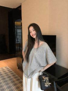 ALOHA LU | Áo Thun Ngắn Tay V-neck Thời Trang Phong Cách Đơn Giản