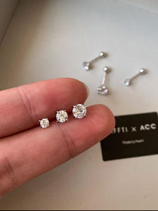 CAFFTI | Shiny Silver Earrings Single Diamond