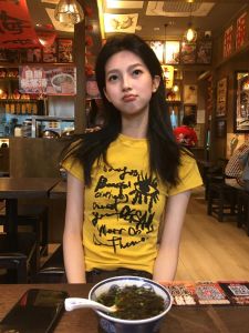 เสื้อยืดแขนสั้นผู้หญิงสไตล์อเมริกัน ทรงเข้ารูป สไตล์ยูนิคอร์น สีเหลือง ลายการ์ตูน ทรงเข้ารูป เสื้อผ้าทำงานฤดูร้อน ลายสัตว์