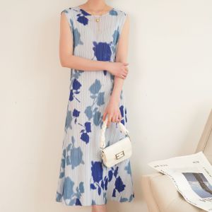 Nova quality⭐ One person one pleat ⭐ Counter quality new Miyake fold leisure holiday style fresh and sweet fashion beautiful dress