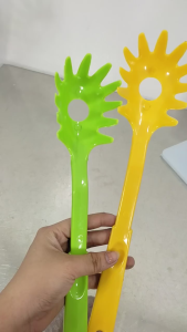 PLASTIC PASTA FORK LADLE / SPAGHETTI LADDLE / PORTABLE NOODLE SPOON / KITCHEN TOOL / PASTA SERVER