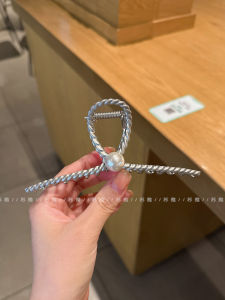 Pearl Shark Bite Hair Claw Metal Texture Womens Simple New 2025 Hair Accessories Original Design Hair Grips for Daily Use