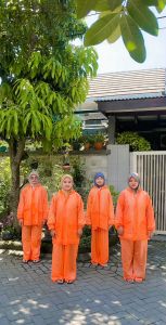 Jas Hujan Dewasa Transparan Warna Orange Mantel Pria Wanita Bisa Digunakan Untuk Seragam Komunitas / Perusahaan