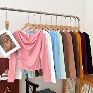 เสื้อทีเชิ้ตแขนยาวแบบสั้นใส่แล้วดูผอมเข้ารูปจับจีบเปิดไหล่แมทช์ง่ายเซ็กซี่สาวแซ่บเสื้อตัวในเสื้อท่อนบนผู้หญิงแบบใหม่ฤดูใบไม้ร่วงและฤดูหนาว