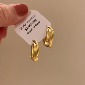 Retro Matte Gold C-Shaped Cross Earrings Luxury Minimalist Unique Versatile Metal Sensation Ear Jewelry Fashion Accessories