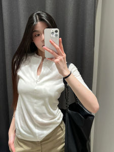 BINKAFENNY | เสื้อยืดแขนสั้นทรงสลิมฟิตสำหรับผู้หญิงในช่วงฤดูร้อน สไตล์อเมริกันวินเทจ สีขาว คอเปิดครึ่งตัว เสื้อผ้าทำงานแบบลำลอง