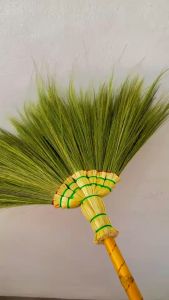 ไม้กวาดดอกหญ้า กาบห่อ แบบหนา งานฝีมือ สินค้าโอทอปผู้สูงอายุภายในชุมชน อำเภอเวียงป่าเป้า