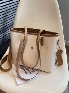 Stylish Ladies Crossbody Bag Versatile Single Shoulder Tote Bag for College Students Commuting Trendy Simple Design Medium Size