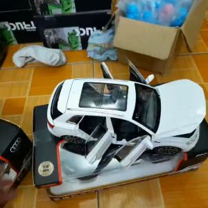 Mô hình xe ô tô Audi Q5 tỉ lệ 1:24 xe đồ chơi trẻ em bằng kim loại có âm thanh và đèn bánh trước xoay lái được