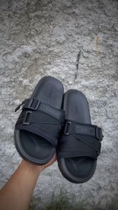 Sandal Selop Pria Velcro Hitam Polos: Nyaman & Tahan Lama