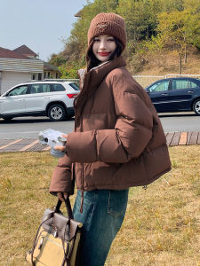 แจ็คเก็ตขนเป็ดสั้นสีน้ำตาล แจ็คเก็ตขนเป็ดสไตล์ขนมปัง ดีไซน์ไม่ซ้ำใคร สำหรับผู้หญิง ฤดูหนาว 2024 แจ็คเก็ตขนเป็ดสไตล์สตรีท