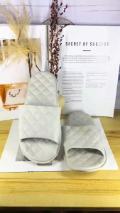 Womens plain press embossed slop indoor rubber slipper 275#