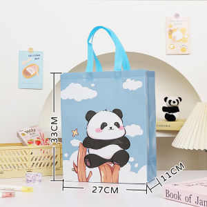 กระเป๋าของขวัญกันน้ำพลาสติกเคลือบหนังป่าลายการ์ตูนสำหรับงานวันเกิดของเด็กอนุบาล กระเป๋าใส่อาหารแบบถือได้