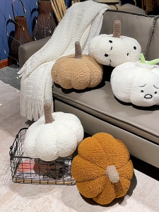 Gối bí ngô nhung tuyết nhiều màu decor sofa Halloween mới nhất 2025