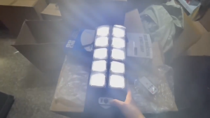 🔥ซื้อ 1 แถม 1🔥ไฟโซล่าเซลล์ ไฟภายนอกอาคาร 150000W ไฟถนนโซล่าเซลล์ โซล่าเซลล์ โคมไฟฉายสีขาว IP67 ป้องกันน้ำ/ฟ้าผ่า ไฟโซล่าเซลสนาม หลอดไฟ led Solar Light การเหนี่ยวนำของมนุษย์ มืดและสว่างอัตโนมัติ ไฟถนน ไฟแสงอาทิตย์ แขนพับได้/ยืดหดได้ รับประกัน30ป