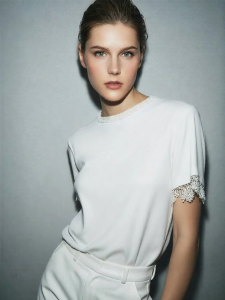 AMII | Lace and Heavy Embroidery T-shirt Round Neck