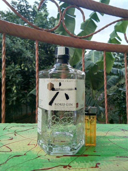 botol kosong bekas minuman import roku gin